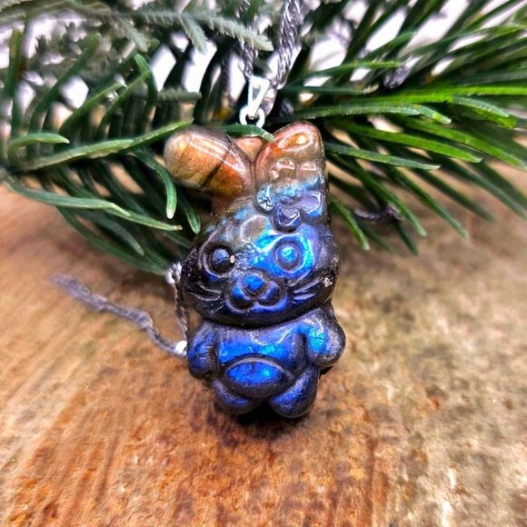 Adorable Nature Labradorite Carved Flashy Rabbit With Flower Pendant Necklace - Picture 5 of 10